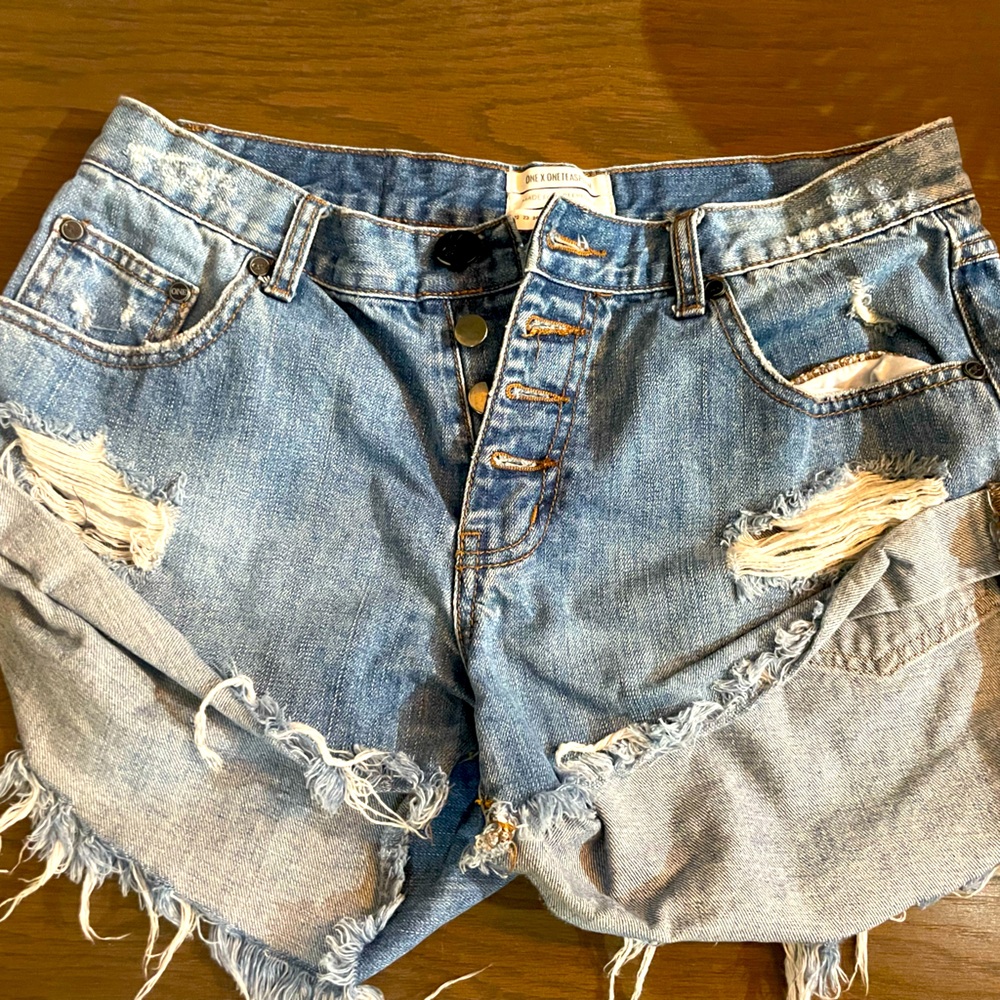 ONE Teaspoon X Bandits
Button fly shorts free people 29